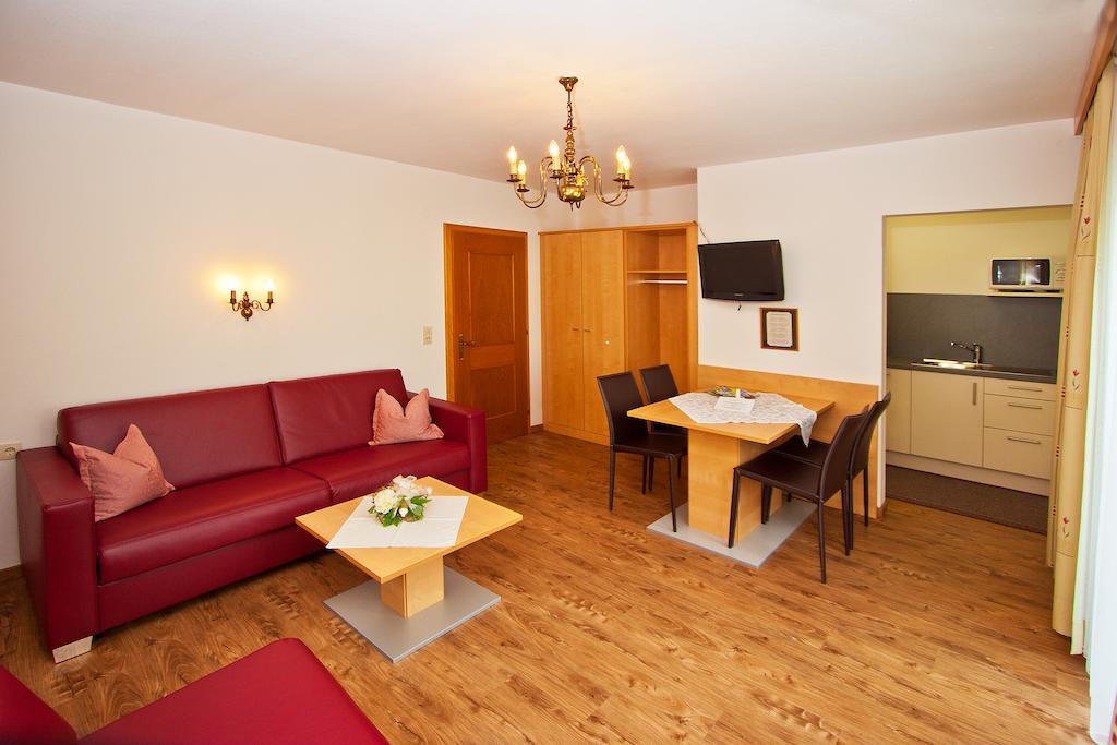 Ferienwohnungen Appartements Patscheider Финкенберг Стая снимка