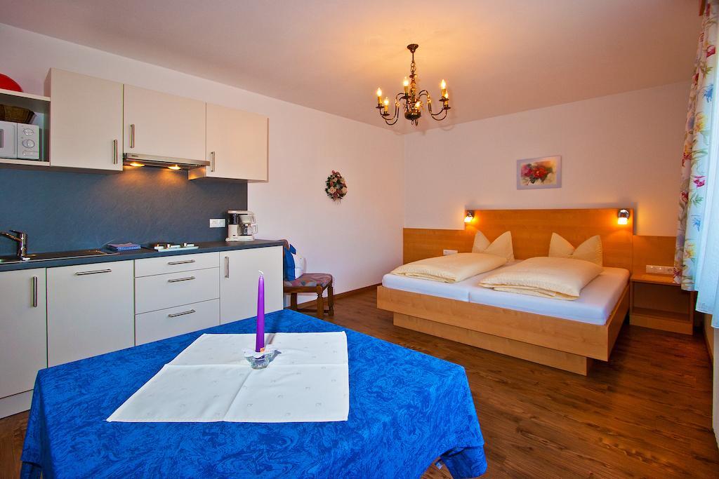 Ferienwohnungen Appartements Patscheider Финкенберг Стая снимка
